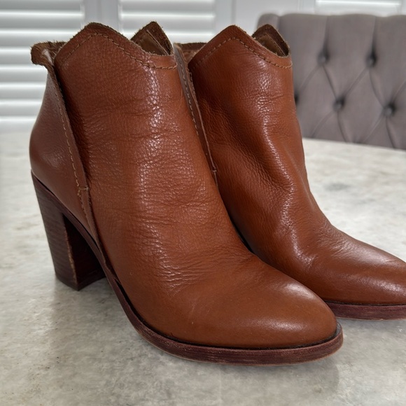 Dolce Vita Shoes - Dolce Vita Shep Bootie
Size 6
Cognac